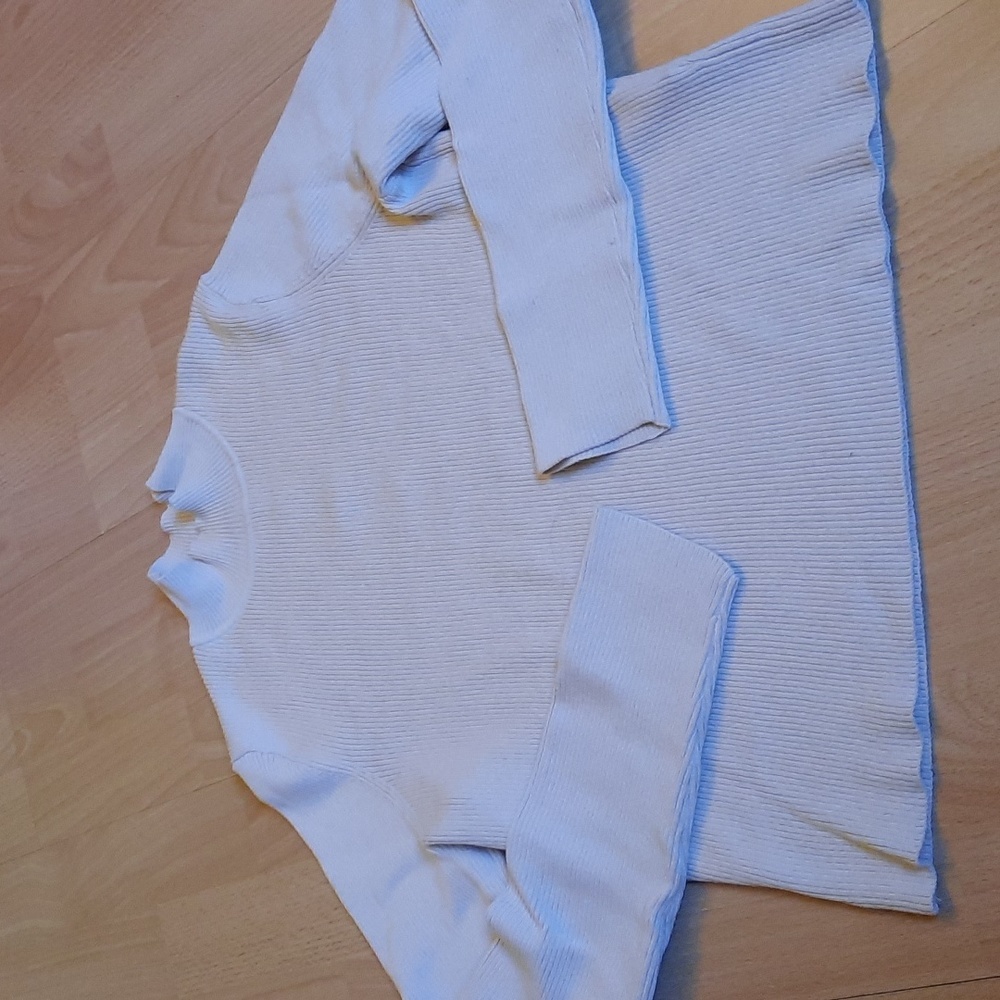 FREE H&M turtleneck sweater 🤍